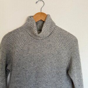 Uniqlo Gray Waffle Knit Turtleneck Sweater Small